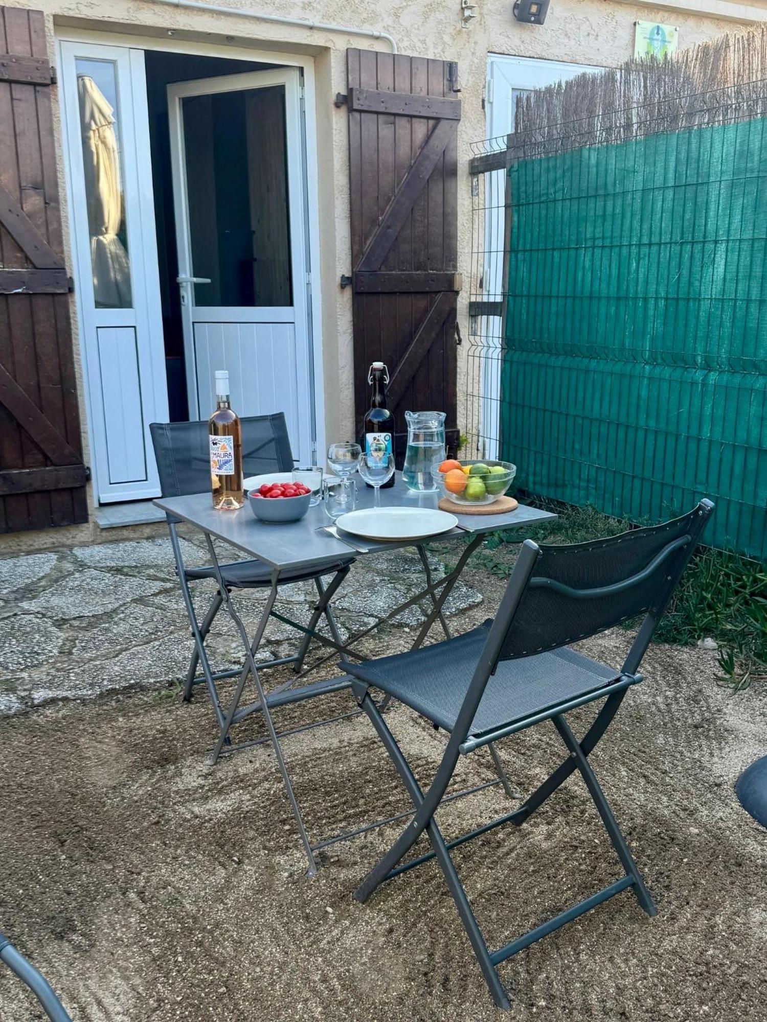 Le Club Des Cigales Apartment Hyeres Exterior photo