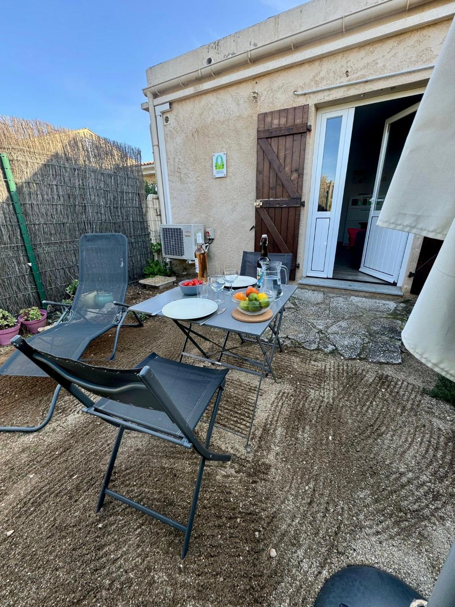Le Club Des Cigales Apartment Hyeres Exterior photo