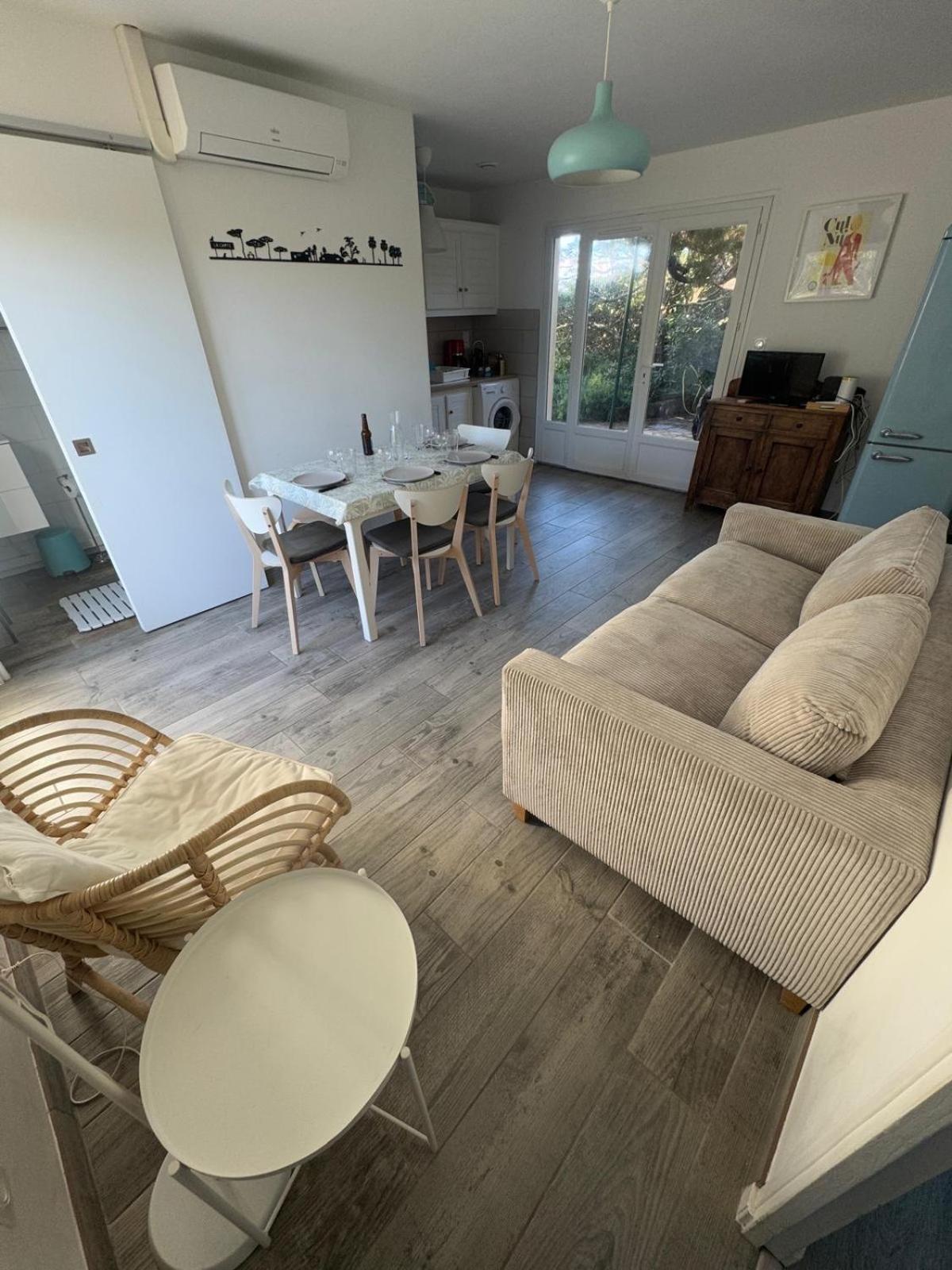 Le Club Des Cigales Apartment Hyeres Exterior photo