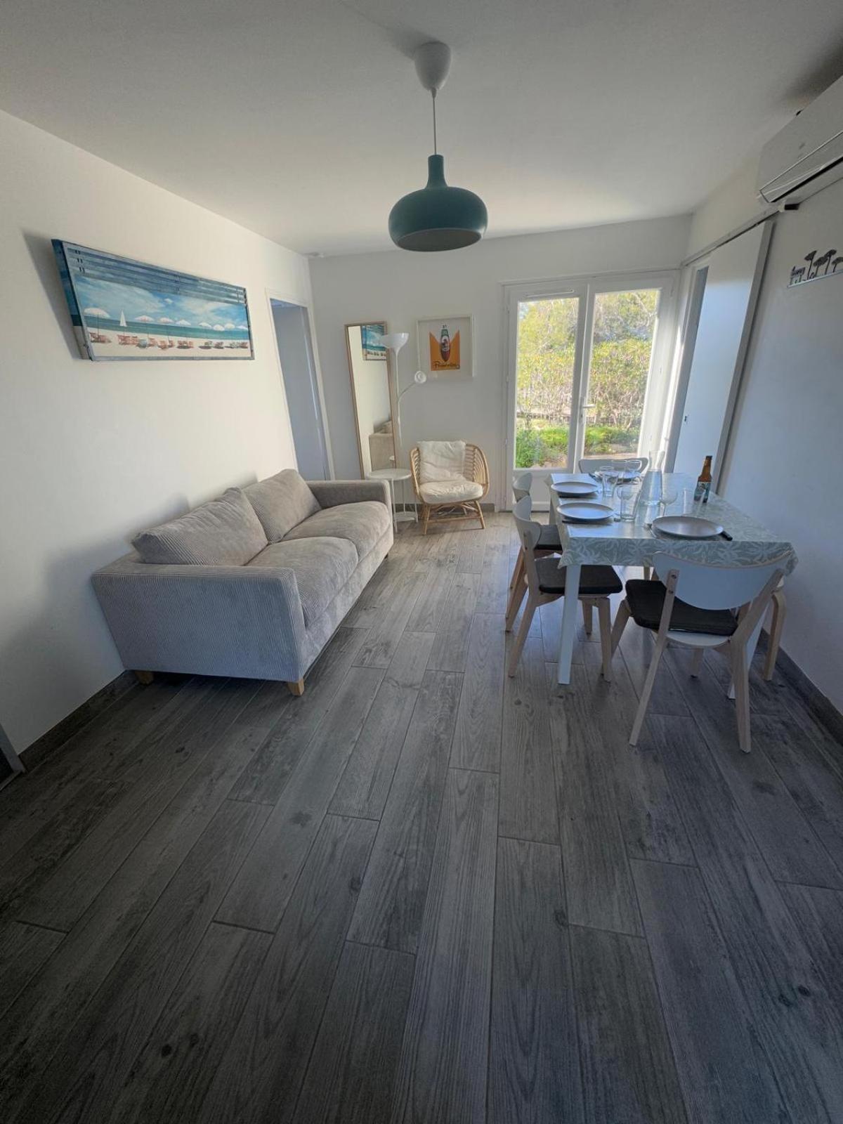 Le Club Des Cigales Apartment Hyeres Exterior photo